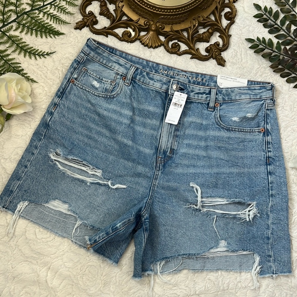 NWT American Eagle Baggy Mom Jean Shorts